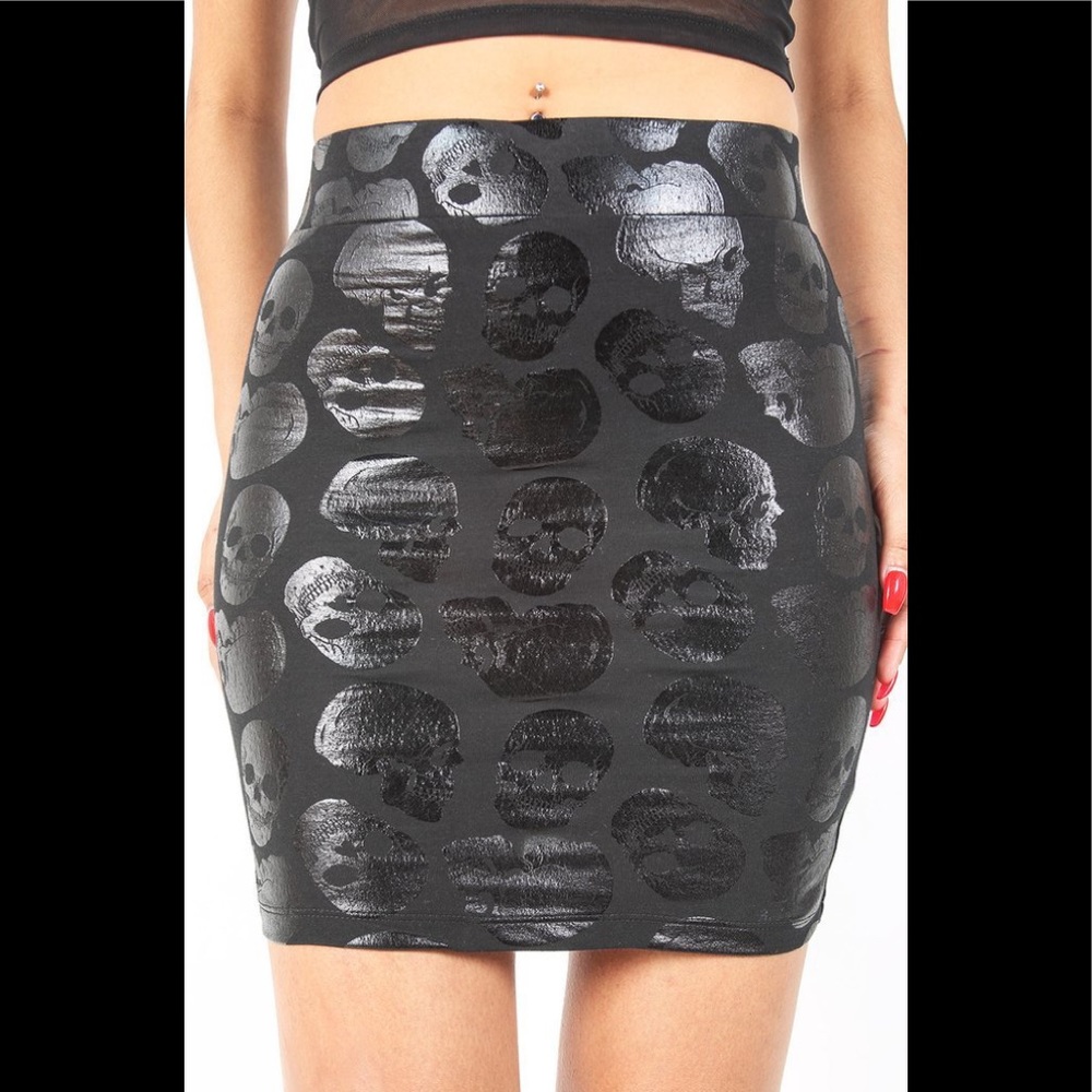 NWT IRON FIST SKULLZ CLUB MINI SKIRT LARGE